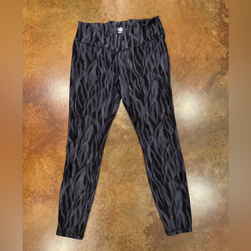 Athletic Works | Black and Grey Leggings | V-Shaped Waistband